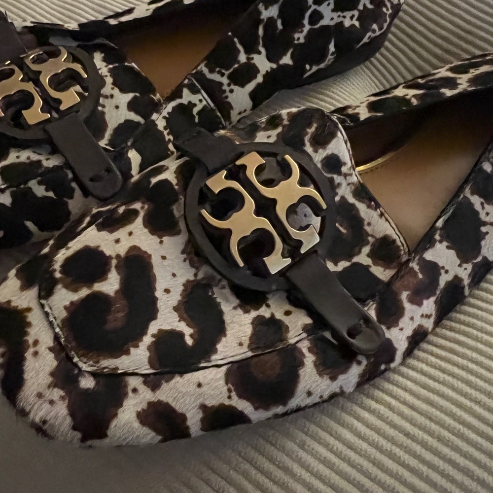 Tory Burch Animal Print Loafers with Black Accents 5.5 calf hair leather - Picture 4 of 7